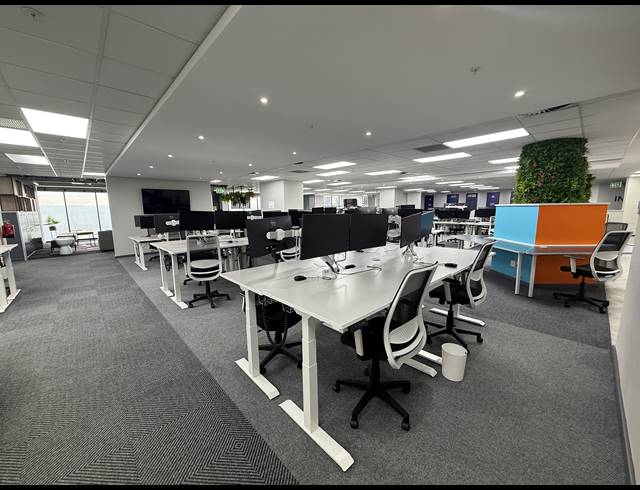 1,770M² OFFICE TO LET IN SANDOWN